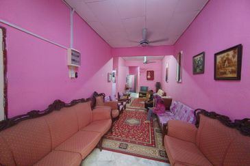 RUMAH TERES SETINGKAT DI TAMAN SAFIAH MURNI, PADANG MENGKUANG, BUKIT PAYONG TERENGGANU