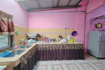 RUMAH TERES SETINGKAT DI TAMAN SAFIAH MURNI, PADANG MENGKUANG, BUKIT PAYONG TERENGGANU