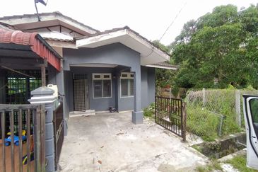 [𝐂𝐎𝐑𝐍𝐄𝐑 𝐋𝐎𝐓] 𝐑𝐮𝐦𝐚𝐡 𝐓𝐞𝐫𝐞𝐬 𝐒𝐞𝐭𝐢𝐧𝐠𝐤𝐚𝐭 𝐝𝐢 𝐓𝐚𝐦𝐚𝐧 𝐀𝐥 𝐀𝐦𝐢𝐧, 𝐁𝐮𝐤𝐢𝐭 𝐏𝐚𝐲𝐨𝐧𝐠, 𝐓𝐞𝐫𝐞𝐧𝐠𝐠𝐚𝐧𝐮