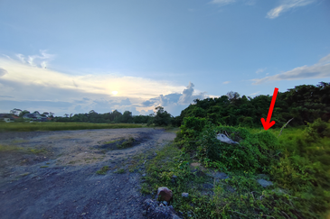 𝐋𝐨𝐭 𝐁𝐚𝐧𝐠𝐥𝐨 𝐒𝐚𝐢𝐳 𝟓𝟓𝟑𝐦² &  𝐒𝐞𝐩𝐚𝐬𝐚𝐧𝐠 𝐋𝐨𝐭 𝐒𝐞𝐦𝐢-𝐃 𝐬𝐚𝐢𝐳 𝟐𝟖𝟐𝐦² 𝐝𝐢 𝐊𝐠. 𝐒𝐮𝐫𝐚𝐮 𝐇𝐣. 𝐌𝐚𝐭 𝐙𝐢𝐧, 