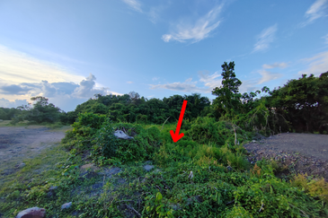 𝐋𝐨𝐭 𝐁𝐚𝐧𝐠𝐥𝐨 𝐒𝐚𝐢𝐳 𝟓𝟓𝟑𝐦² &  𝐒𝐞𝐩𝐚𝐬𝐚𝐧𝐠 𝐋𝐨𝐭 𝐒𝐞𝐦𝐢-𝐃 𝐬𝐚𝐢𝐳 𝟐𝟖𝟐𝐦² 𝐝𝐢 𝐊𝐠. 𝐒𝐮𝐫𝐚𝐮 𝐇𝐣. 𝐌𝐚𝐭 𝐙𝐢𝐧, 