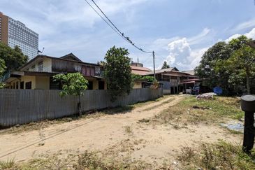 𝐓𝐚𝐧𝐚𝐡 𝐊𝐨𝐦𝐞𝐫𝐬𝐢𝐚𝐥 𝐬𝐚𝐢𝐳 𝟐𝟐𝟏𝟕𝐦² 𝐬𝐞𝐛𝐞𝐥𝐚𝐡 𝐁𝐮𝐥𝐚𝐭𝐚𝐧 𝐋𝐚𝐝𝐚𝐧𝐠 𝐝𝐢 𝐓𝐞𝐧𝐠𝐚𝐡 𝐏𝐮𝐬𝐚𝐭 𝐁𝐚𝐧𝐝𝐚𝐫 𝐊.𝐓𝐑𝐆