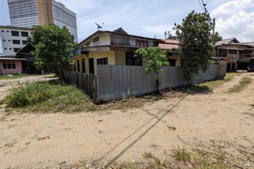 𝐓𝐚𝐧𝐚𝐡 𝐊𝐨𝐦𝐞𝐫𝐬𝐢𝐚𝐥 𝐬𝐚𝐢𝐳 𝟐𝟐𝟏𝟕𝐦² 𝐬𝐞𝐛𝐞𝐥𝐚𝐡 𝐁𝐮𝐥𝐚𝐭𝐚𝐧 𝐋𝐚𝐝𝐚𝐧𝐠 𝐝𝐢 𝐓𝐞𝐧𝐠𝐚𝐡 𝐏𝐮𝐬𝐚𝐭 𝐁𝐚𝐧𝐝𝐚𝐫 𝐊.𝐓𝐑𝐆