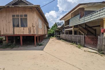 𝐓𝐚𝐧𝐚𝐡 𝐊𝐨𝐦𝐞𝐫𝐬𝐢𝐚𝐥 𝐬𝐚𝐢𝐳 𝟐𝟐𝟏𝟕𝐦² 𝐬𝐞𝐛𝐞𝐥𝐚𝐡 𝐁𝐮𝐥𝐚𝐭𝐚𝐧 𝐋𝐚𝐝𝐚𝐧𝐠 𝐝𝐢 𝐓𝐞𝐧𝐠𝐚𝐡 𝐏𝐮𝐬𝐚𝐭 𝐁𝐚𝐧𝐝𝐚𝐫 𝐊.𝐓𝐑𝐆