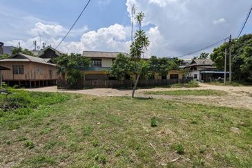 𝐓𝐚𝐧𝐚𝐡 𝐊𝐨𝐦𝐞𝐫𝐬𝐢𝐚𝐥 𝐬𝐚𝐢𝐳 𝟐𝟐𝟏𝟕𝐦² 𝐬𝐞𝐛𝐞𝐥𝐚𝐡 𝐁𝐮𝐥𝐚𝐭𝐚𝐧 𝐋𝐚𝐝𝐚𝐧𝐠 𝐝𝐢 𝐓𝐞𝐧𝐠𝐚𝐡 𝐏𝐮𝐬𝐚𝐭 𝐁𝐚𝐧𝐝𝐚𝐫 𝐊.𝐓𝐑𝐆