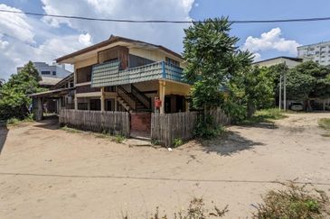 𝐓𝐚𝐧𝐚𝐡 𝐊𝐨𝐦𝐞𝐫𝐬𝐢𝐚𝐥 𝐬𝐚𝐢𝐳 𝟐𝟐𝟏𝟕𝐦² 𝐬𝐞𝐛𝐞𝐥𝐚𝐡 𝐁𝐮𝐥𝐚𝐭𝐚𝐧 𝐋𝐚𝐝𝐚𝐧𝐠 𝐝𝐢 𝐓𝐞𝐧𝐠𝐚𝐡 𝐏𝐮𝐬𝐚𝐭 𝐁𝐚𝐧𝐝𝐚𝐫 𝐊.𝐓𝐑𝐆