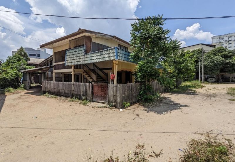 𝐓𝐚𝐧𝐚𝐡 𝐊𝐨𝐦𝐞𝐫𝐬𝐢𝐚𝐥 𝐬𝐚𝐢𝐳 𝟐𝟐𝟏𝟕𝐦² 𝐬𝐞𝐛𝐞𝐥𝐚𝐡 𝐁𝐮𝐥𝐚𝐭𝐚𝐧 𝐋𝐚𝐝𝐚𝐧𝐠 𝐝𝐢 𝐓𝐞𝐧𝐠𝐚𝐡 𝐏𝐮𝐬𝐚𝐭 𝐁𝐚𝐧𝐝𝐚𝐫 𝐊.𝐓𝐑𝐆