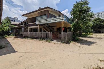 𝐓𝐚𝐧𝐚𝐡 𝐊𝐨𝐦𝐞𝐫𝐬𝐢𝐚𝐥 𝐬𝐚𝐢𝐳 𝟐𝟐𝟏𝟕𝐦² 𝐬𝐞𝐛𝐞𝐥𝐚𝐡 𝐁𝐮𝐥𝐚𝐭𝐚𝐧 𝐋𝐚𝐝𝐚𝐧𝐠 𝐝𝐢 𝐓𝐞𝐧𝐠𝐚𝐡 𝐏𝐮𝐬𝐚𝐭 𝐁𝐚𝐧𝐝𝐚𝐫 𝐊.𝐓𝐑𝐆