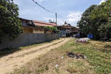 𝐓𝐚𝐧𝐚𝐡 𝐊𝐨𝐦𝐞𝐫𝐬𝐢𝐚𝐥 𝐬𝐚𝐢𝐳 𝟐𝟐𝟏𝟕𝐦² 𝐬𝐞𝐛𝐞𝐥𝐚𝐡 𝐁𝐮𝐥𝐚𝐭𝐚𝐧 𝐋𝐚𝐝𝐚𝐧𝐠 𝐝𝐢 𝐓𝐞𝐧𝐠𝐚𝐡 𝐏𝐮𝐬𝐚𝐭 𝐁𝐚𝐧𝐝𝐚𝐫 𝐊.𝐓𝐑𝐆