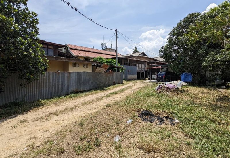 𝐓𝐚𝐧𝐚𝐡 𝐊𝐨𝐦𝐞𝐫𝐬𝐢𝐚𝐥 𝐬𝐚𝐢𝐳 𝟐𝟐𝟏𝟕𝐦² 𝐬𝐞𝐛𝐞𝐥𝐚𝐡 𝐁𝐮𝐥𝐚𝐭𝐚𝐧 𝐋𝐚𝐝𝐚𝐧𝐠 𝐝𝐢 𝐓𝐞𝐧𝐠𝐚𝐡 𝐏𝐮𝐬𝐚𝐭 𝐁𝐚𝐧𝐝𝐚𝐫 𝐊.𝐓𝐑𝐆