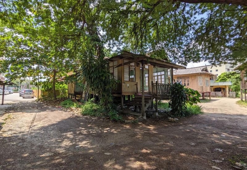 𝐓𝐚𝐧𝐚𝐡 𝐊𝐨𝐦𝐞𝐫𝐬𝐢𝐚𝐥 𝐬𝐚𝐢𝐳 𝟐𝟐𝟏𝟕𝐦² 𝐬𝐞𝐛𝐞𝐥𝐚𝐡 𝐁𝐮𝐥𝐚𝐭𝐚𝐧 𝐋𝐚𝐝𝐚𝐧𝐠 𝐝𝐢 𝐓𝐞𝐧𝐠𝐚𝐡 𝐏𝐮𝐬𝐚𝐭 𝐁𝐚𝐧𝐝𝐚𝐫 𝐊.𝐓𝐑𝐆