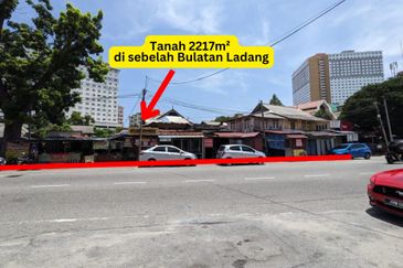 𝐓𝐚𝐧𝐚𝐡 𝐊𝐨𝐦𝐞𝐫𝐬𝐢𝐚𝐥 𝐬𝐚𝐢𝐳 𝟐𝟐𝟏𝟕𝐦² 𝐬𝐞𝐛𝐞𝐥𝐚𝐡 𝐁𝐮𝐥𝐚𝐭𝐚𝐧 𝐋𝐚𝐝𝐚𝐧𝐠 𝐝𝐢 𝐓𝐞𝐧𝐠𝐚𝐡 𝐏𝐮𝐬𝐚𝐭 𝐁𝐚𝐧𝐝𝐚𝐫 𝐊.𝐓𝐑𝐆