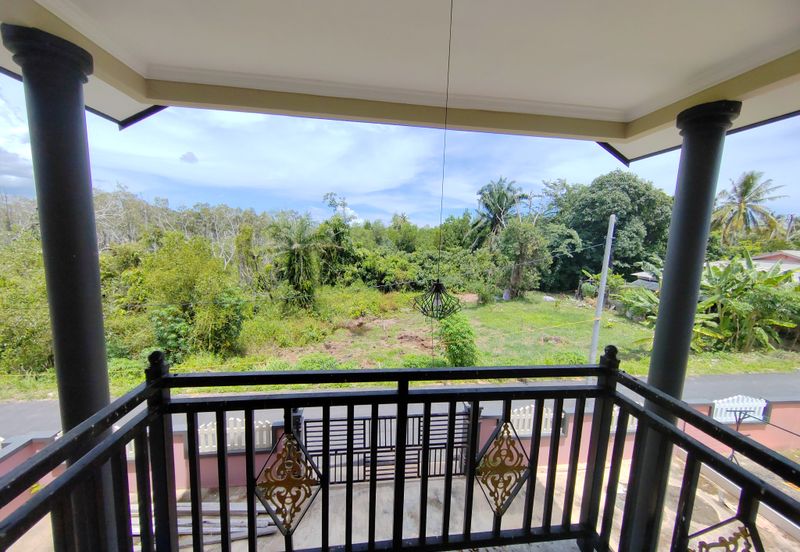 𝐑𝐔𝐌𝐀𝐇 𝐒𝐄𝐌𝐈-𝐃 𝟐 𝐓𝐈𝐍𝐆𝐊𝐀𝐓 𝐃𝐈 𝐊𝐆. 𝐏𝐀𝐃𝐀𝐍𝐆 𝐍𝐄𝐍𝐀𝐒 𝐁𝐄𝐑𝐃𝐄𝐊𝐀𝐓𝐀𝐍 𝐁𝐀𝐍𝐃𝐀𝐑 𝐁𝐀𝐑𝐔 𝐊𝐔𝐀𝐋𝐀 𝐍𝐄𝐑𝐔𝐒