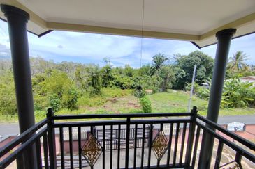 𝐑𝐔𝐌𝐀𝐇 𝐒𝐄𝐌𝐈-𝐃 𝟐 𝐓𝐈𝐍𝐆𝐊𝐀𝐓 𝐃𝐈 𝐊𝐆. 𝐏𝐀𝐃𝐀𝐍𝐆 𝐍𝐄𝐍𝐀𝐒 𝐁𝐄𝐑𝐃𝐄𝐊𝐀𝐓𝐀𝐍 𝐁𝐀𝐍𝐃𝐀𝐑 𝐁𝐀𝐑𝐔 𝐊𝐔𝐀𝐋𝐀 𝐍𝐄𝐑𝐔𝐒