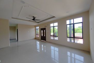 𝐑𝐔𝐌𝐀𝐇 𝐒𝐄𝐌𝐈-𝐃 𝟐 𝐓𝐈𝐍𝐆𝐊𝐀𝐓 𝐃𝐈 𝐊𝐆. 𝐏𝐀𝐃𝐀𝐍𝐆 𝐍𝐄𝐍𝐀𝐒 𝐁𝐄𝐑𝐃𝐄𝐊𝐀𝐓𝐀𝐍 𝐁𝐀𝐍𝐃𝐀𝐑 𝐁𝐀𝐑𝐔 𝐊𝐔𝐀𝐋𝐀 𝐍𝐄𝐑𝐔𝐒