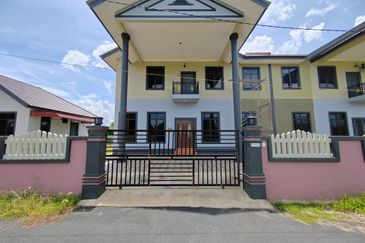 𝐑𝐔𝐌𝐀𝐇 𝐒𝐄𝐌𝐈-𝐃 𝟐 𝐓𝐈𝐍𝐆𝐊𝐀𝐓 𝐃𝐈 𝐊𝐆. 𝐏𝐀𝐃𝐀𝐍𝐆 𝐍𝐄𝐍𝐀𝐒 𝐁𝐄𝐑𝐃𝐄𝐊𝐀𝐓𝐀𝐍 𝐁𝐀𝐍𝐃𝐀𝐑 𝐁𝐀𝐑𝐔 𝐊𝐔𝐀𝐋𝐀 𝐍𝐄𝐑𝐔𝐒