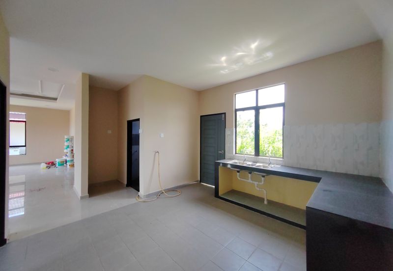 𝐑𝐔𝐌𝐀𝐇 𝐒𝐄𝐌𝐈-𝐃 𝟐 𝐓𝐈𝐍𝐆𝐊𝐀𝐓 𝐃𝐈 𝐊𝐆. 𝐏𝐀𝐃𝐀𝐍𝐆 𝐍𝐄𝐍𝐀𝐒 𝐁𝐄𝐑𝐃𝐄𝐊𝐀𝐓𝐀𝐍 𝐁𝐀𝐍𝐃𝐀𝐑 𝐁𝐀𝐑𝐔 𝐊𝐔𝐀𝐋𝐀 𝐍𝐄𝐑𝐔𝐒