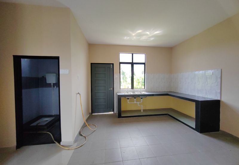 𝐑𝐔𝐌𝐀𝐇 𝐒𝐄𝐌𝐈-𝐃 𝟐 𝐓𝐈𝐍𝐆𝐊𝐀𝐓 𝐃𝐈 𝐊𝐆. 𝐏𝐀𝐃𝐀𝐍𝐆 𝐍𝐄𝐍𝐀𝐒 𝐁𝐄𝐑𝐃𝐄𝐊𝐀𝐓𝐀𝐍 𝐁𝐀𝐍𝐃𝐀𝐑 𝐁𝐀𝐑𝐔 𝐊𝐔𝐀𝐋𝐀 𝐍𝐄𝐑𝐔𝐒