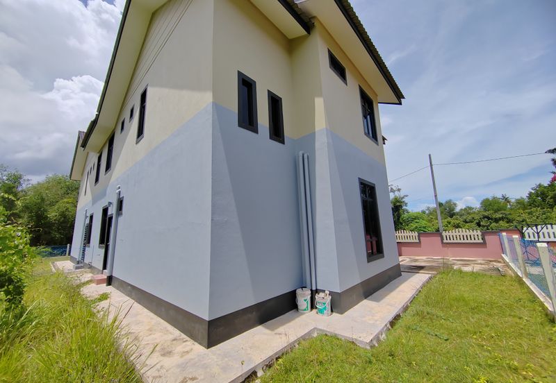 𝐑𝐔𝐌𝐀𝐇 𝐒𝐄𝐌𝐈-𝐃 𝟐 𝐓𝐈𝐍𝐆𝐊𝐀𝐓 𝐃𝐈 𝐊𝐆. 𝐏𝐀𝐃𝐀𝐍𝐆 𝐍𝐄𝐍𝐀𝐒 𝐁𝐄𝐑𝐃𝐄𝐊𝐀𝐓𝐀𝐍 𝐁𝐀𝐍𝐃𝐀𝐑 𝐁𝐀𝐑𝐔 𝐊𝐔𝐀𝐋𝐀 𝐍𝐄𝐑𝐔𝐒