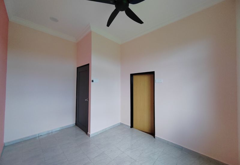 𝐑𝐔𝐌𝐀𝐇 𝐒𝐄𝐌𝐈-𝐃 𝟐 𝐓𝐈𝐍𝐆𝐊𝐀𝐓 𝐃𝐈 𝐊𝐆. 𝐏𝐀𝐃𝐀𝐍𝐆 𝐍𝐄𝐍𝐀𝐒 𝐁𝐄𝐑𝐃𝐄𝐊𝐀𝐓𝐀𝐍 𝐁𝐀𝐍𝐃𝐀𝐑 𝐁𝐀𝐑𝐔 𝐊𝐔𝐀𝐋𝐀 𝐍𝐄𝐑𝐔𝐒