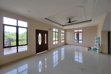 𝐑𝐔𝐌𝐀𝐇 𝐒𝐄𝐌𝐈-𝐃 𝟐 𝐓𝐈𝐍𝐆𝐊𝐀𝐓 𝐃𝐈 𝐊𝐆. 𝐏𝐀𝐃𝐀𝐍𝐆 𝐍𝐄𝐍𝐀𝐒 𝐁𝐄𝐑𝐃𝐄𝐊𝐀𝐓𝐀𝐍 𝐁𝐀𝐍𝐃𝐀𝐑 𝐁𝐀𝐑𝐔 𝐊𝐔𝐀𝐋𝐀 𝐍𝐄𝐑𝐔𝐒