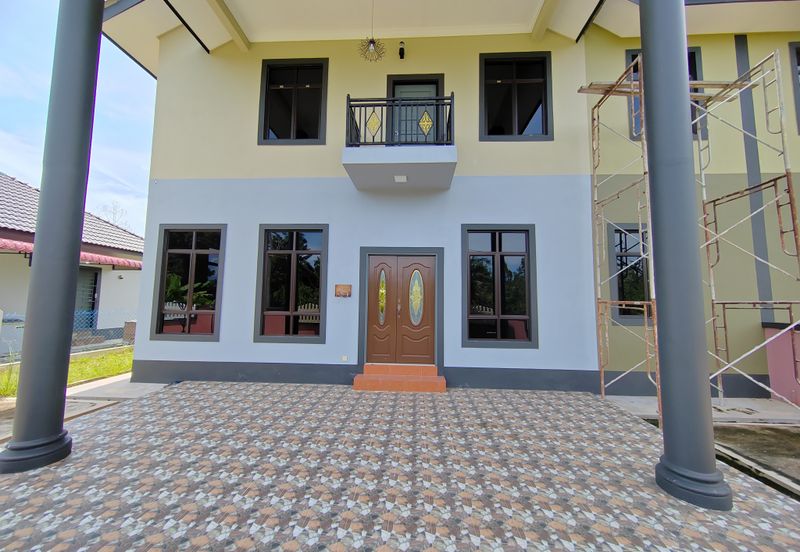 𝐑𝐔𝐌𝐀𝐇 𝐒𝐄𝐌𝐈-𝐃 𝟐 𝐓𝐈𝐍𝐆𝐊𝐀𝐓 𝐃𝐈 𝐊𝐆. 𝐏𝐀𝐃𝐀𝐍𝐆 𝐍𝐄𝐍𝐀𝐒 𝐁𝐄𝐑𝐃𝐄𝐊𝐀𝐓𝐀𝐍 𝐁𝐀𝐍𝐃𝐀𝐑 𝐁𝐀𝐑𝐔 𝐊𝐔𝐀𝐋𝐀 𝐍𝐄𝐑𝐔𝐒