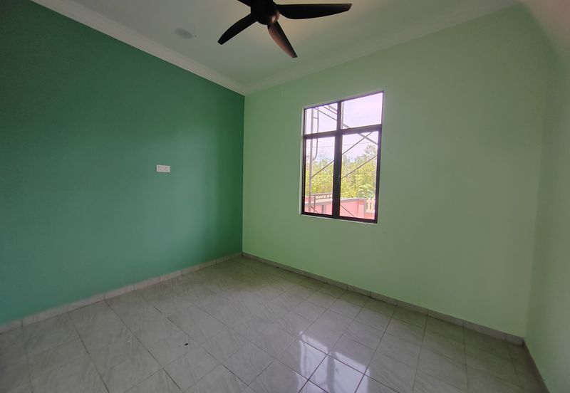 𝐑𝐔𝐌𝐀𝐇 𝐒𝐄𝐌𝐈-𝐃 𝟐 𝐓𝐈𝐍𝐆𝐊𝐀𝐓 𝐃𝐈 𝐊𝐆. 𝐏𝐀𝐃𝐀𝐍𝐆 𝐍𝐄𝐍𝐀𝐒 𝐁𝐄𝐑𝐃𝐄𝐊𝐀𝐓𝐀𝐍 𝐁𝐀𝐍𝐃𝐀𝐑 𝐁𝐀𝐑𝐔 𝐊𝐔𝐀𝐋𝐀 𝐍𝐄𝐑𝐔𝐒