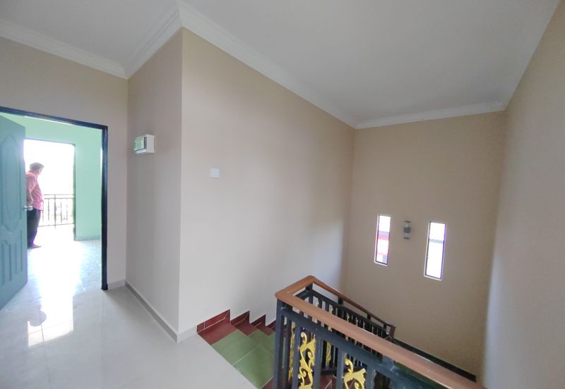 𝐑𝐔𝐌𝐀𝐇 𝐒𝐄𝐌𝐈-𝐃 𝟐 𝐓𝐈𝐍𝐆𝐊𝐀𝐓 𝐃𝐈 𝐊𝐆. 𝐏𝐀𝐃𝐀𝐍𝐆 𝐍𝐄𝐍𝐀𝐒 𝐁𝐄𝐑𝐃𝐄𝐊𝐀𝐓𝐀𝐍 𝐁𝐀𝐍𝐃𝐀𝐑 𝐁𝐀𝐑𝐔 𝐊𝐔𝐀𝐋𝐀 𝐍𝐄𝐑𝐔𝐒