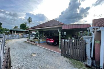 Rumah Banglo Satu Tingkat Di Kg Padang Mengkuang, Bukit Payung, Marang Terengganu