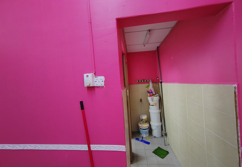 [NON BUMI UNIT] Shoplot 3 Tingkat di Dataran Austin, Gong Badak, Kuala Nerus Terengganu [Disewa oleh Baterihub]