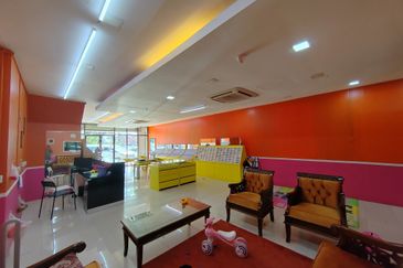 [NON BUMI UNIT] Shoplot 3 Tingkat di Dataran Austin, Gong Badak, Kuala Nerus Terengganu [Disewa oleh Baterihub]