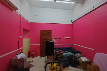 [NON BUMI UNIT] Shoplot 3 Tingkat di Dataran Austin, Gong Badak, Kuala Nerus Terengganu [Disewa oleh Baterihub]