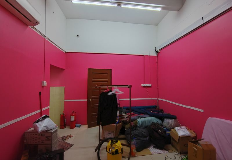 [NON BUMI UNIT] Shoplot 3 Tingkat di Dataran Austin, Gong Badak, Kuala Nerus Terengganu [Disewa oleh Baterihub]