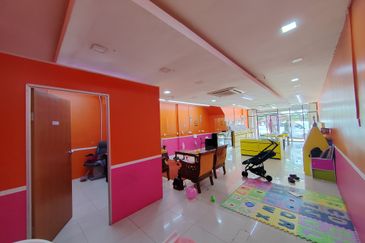 [NON BUMI UNIT] Shoplot 3 Tingkat di Dataran Austin, Gong Badak, Kuala Nerus Terengganu [Disewa oleh Baterihub]