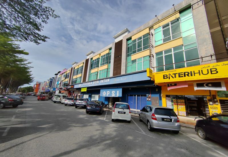 [NON BUMI UNIT] Shoplot 3 Tingkat di Dataran Austin, Gong Badak, Kuala Nerus Terengganu [Disewa oleh Baterihub]
