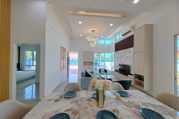 RUMAH BANGLO &  SEMI-D SETINGKAT EKSLUSIF MEWAH & MODEN DI WAKAF TAPAI, MARANG SEBELAH AKADEMI BOMBA & IKBN WAKAF TAPAI