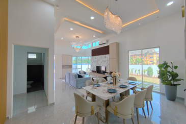 RUMAH BANGLO &  SEMI-D SETINGKAT EKSLUSIF MEWAH & MODEN DI WAKAF TAPAI, MARANG SEBELAH AKADEMI BOMBA & IKBN WAKAF TAPAI