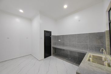 2 Unit Semi-D Setingkat di Kg. Pulau Manis, Kuala Terengganu sebelah SK Pulau Manis