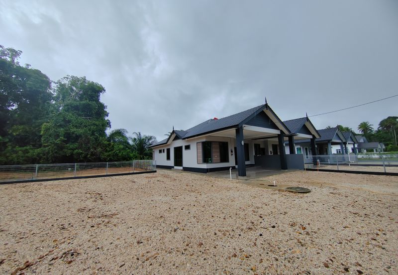 2 Unit Semi-D Setingkat di Kg. Pulau Manis, Kuala Terengganu sebelah SK Pulau Manis