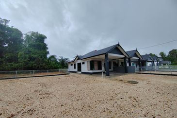 2 Unit Semi-D Setingkat di Kg. Pulau Manis, Kuala Terengganu sebelah SK Pulau Manis