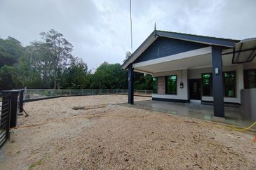 2 Unit Semi-D Setingkat di Kg. Pulau Manis, Kuala Terengganu sebelah SK Pulau Manis