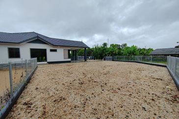 2 Unit Semi-D Setingkat di Kg. Pulau Manis, Kuala Terengganu sebelah SK Pulau Manis