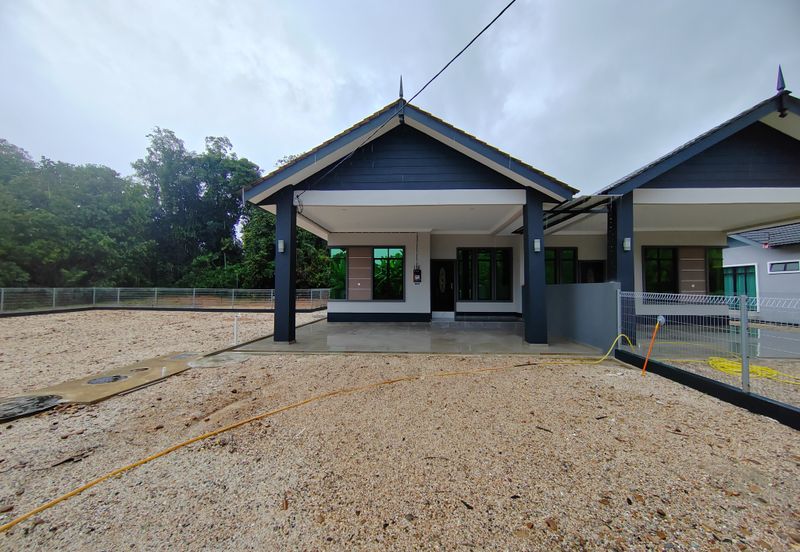 2 Unit Semi-D Setingkat di Kg. Pulau Manis, Kuala Terengganu sebelah SK Pulau Manis