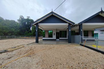 2 Unit Semi-D Setingkat di Kg. Pulau Manis, Kuala Terengganu sebelah SK Pulau Manis