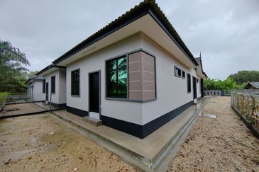 2 Unit Semi-D Setingkat di Kg. Pulau Manis, Kuala Terengganu sebelah SK Pulau Manis