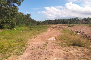 [Gred A] Tanah 3.17 ekar Di Kg Banggol Tok Jiring, Gong Badak, Terengganu berdekatan Airport