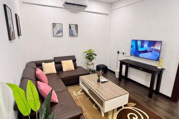 Homestay Shoplot 4 Tingkat di Pusat Bandar Kuala Terengganu sebelah Kedai Roti Sweden & BSN
