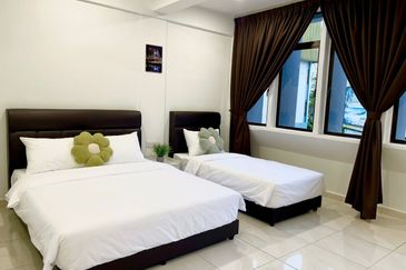 Homestay Shoplot 4 Tingkat di Pusat Bandar Kuala Terengganu sebelah Kedai Roti Sweden & BSN