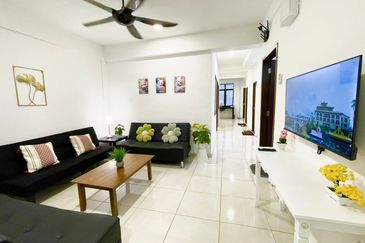 Homestay Shoplot 4 Tingkat di Pusat Bandar Kuala Terengganu sebelah Kedai Roti Sweden & BSN