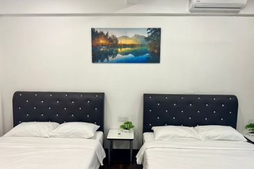 Homestay Shoplot 4 Tingkat di Pusat Bandar Kuala Terengganu sebelah Kedai Roti Sweden & BSN